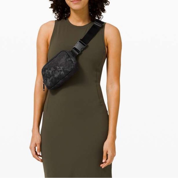 lululemon athletica Handbags - Lululemon Everywhere Belt Bag *1L
Fragment Camo Jacquard Black Deep Coal
